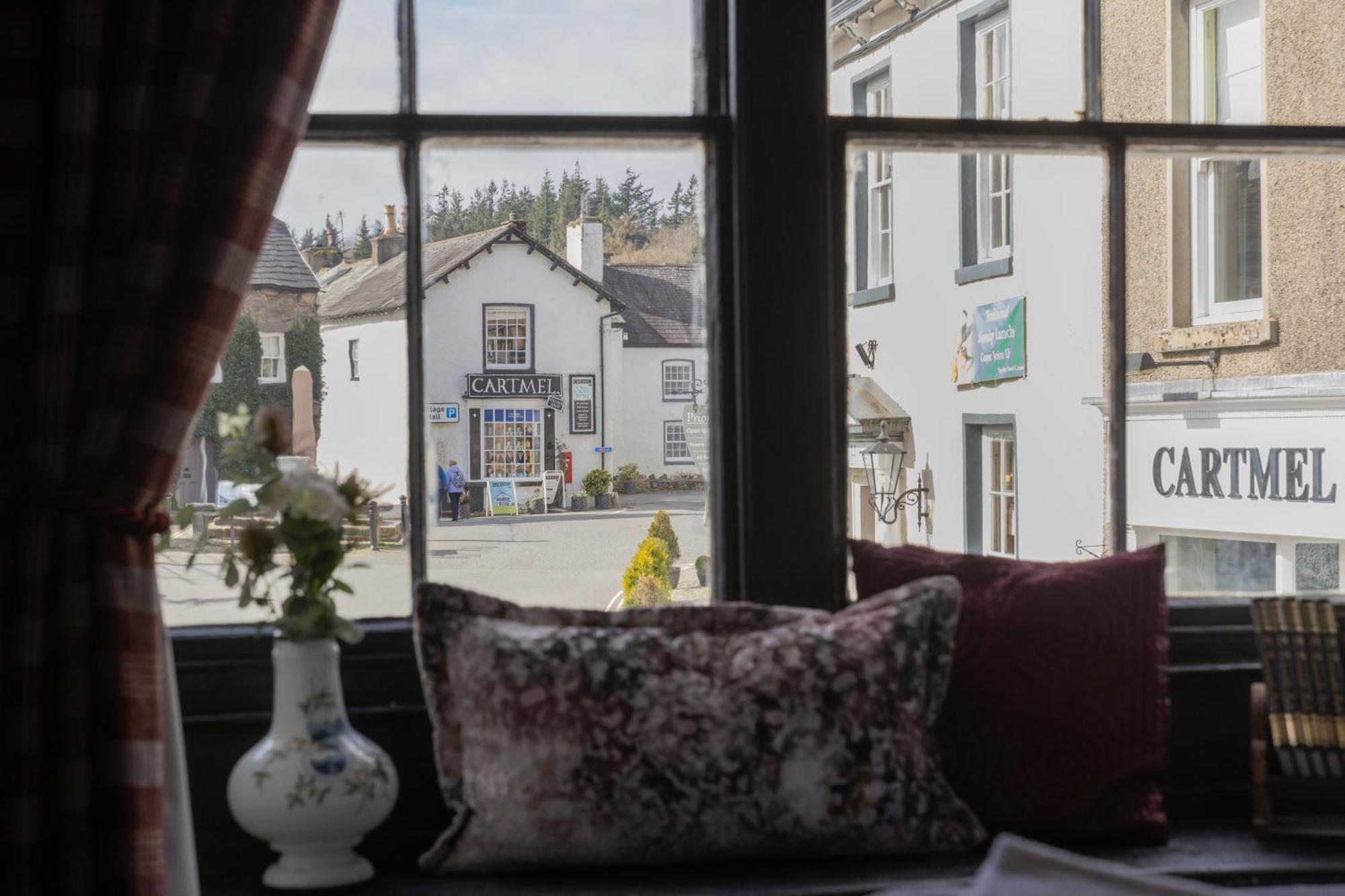 The Kings Arms Hotel Cartmel Exterior photo