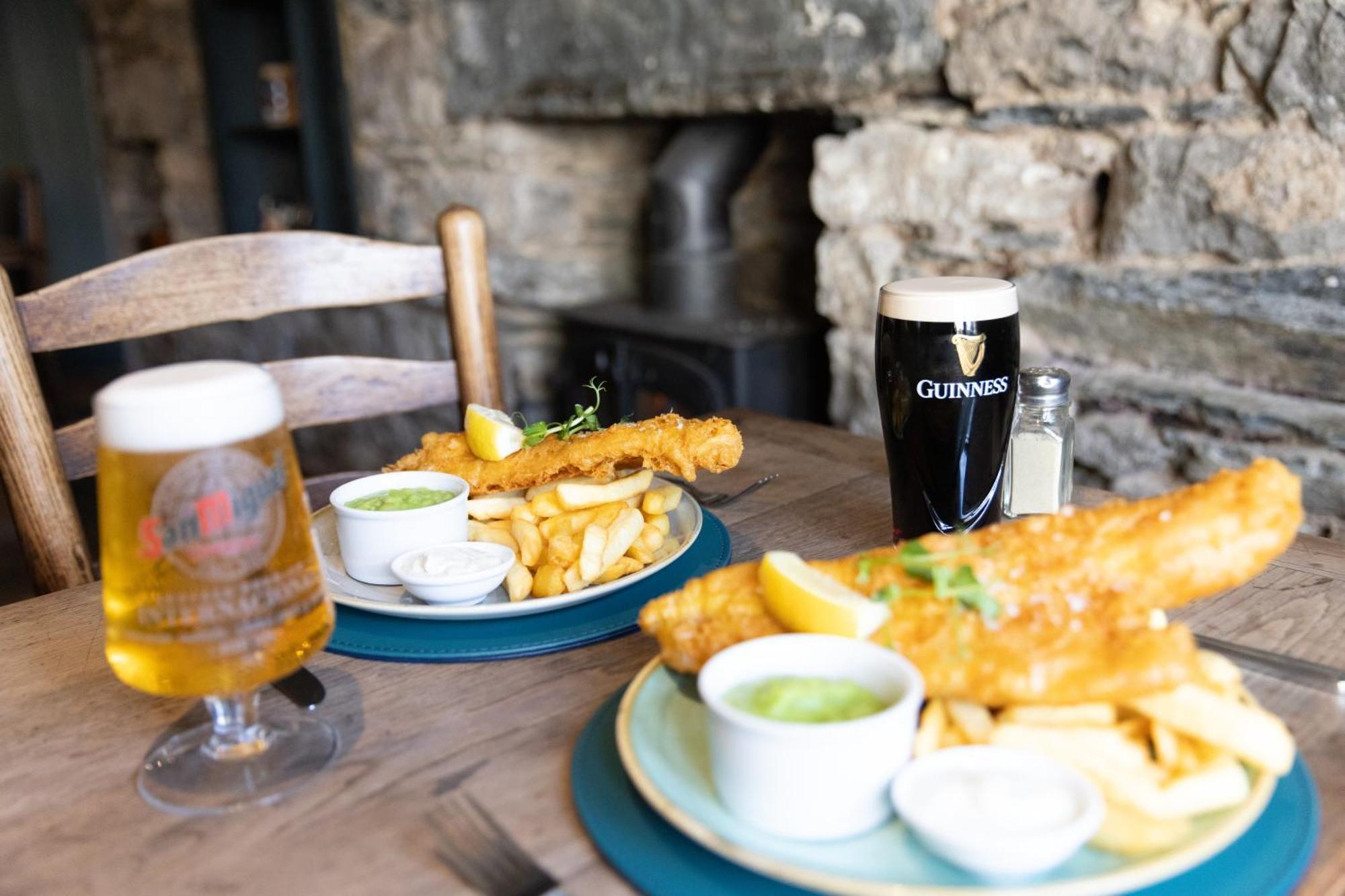 The Kings Arms Hotel Cartmel Exterior photo
